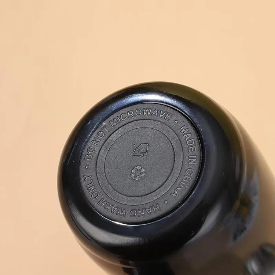 Insulated thermal water bottle with doublewalled design